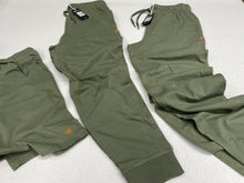Carica l&#39;immagine nel visualizzatore di Gallery, Apparel 62 srl Pantaloni tuta verdi cotone con e senza polsino leggeri cotone Magazzinieuropa