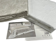 Carica l&#39;immagine nel visualizzatore di Gallery, Easy Home Copriletto Matelasse matrimoniale bianco e beige classico Magazzinieuropa