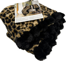 Carica l'immagine nel visualizzatore di Gallery, GF Ferrari Coperta pelliccia maculata misura Plaid di pile caldo GFFerrari con bordo nero elegante Magazzinieuropa