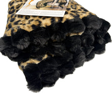 Carica l'immagine nel visualizzatore di Gallery, GF Ferrari Coperta pelliccia maculata misura Plaid di pile caldo GFFerrari con bordo nero elegante Magazzinieuropa