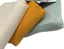 Carica l'immagine nel visualizzatore di Gallery, Onda Blu Coperta Nido d’Ape 100% cotone copritutto naturale italiano Magazzinieuropa