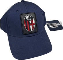 Carica l'immagine nel visualizzatore di Gallery, Perseo Trade srl Cappellino Ufficiale del Bologna FC1909 calcio 100% cotone unisex adulto Magazzinieuropa