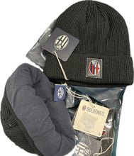 Carica l'immagine nel visualizzatore di Gallery, Perseo Trade srl Cuffia Bologna Blu calcio FC1909 25/26 ufficiale licenza Bologna 100% invernale new pile interno Magazzinieuropa